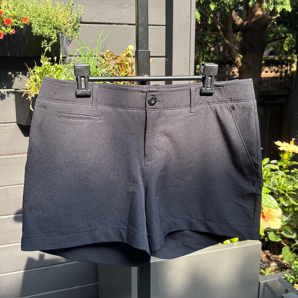 Under Armour Fitted Black Shorts